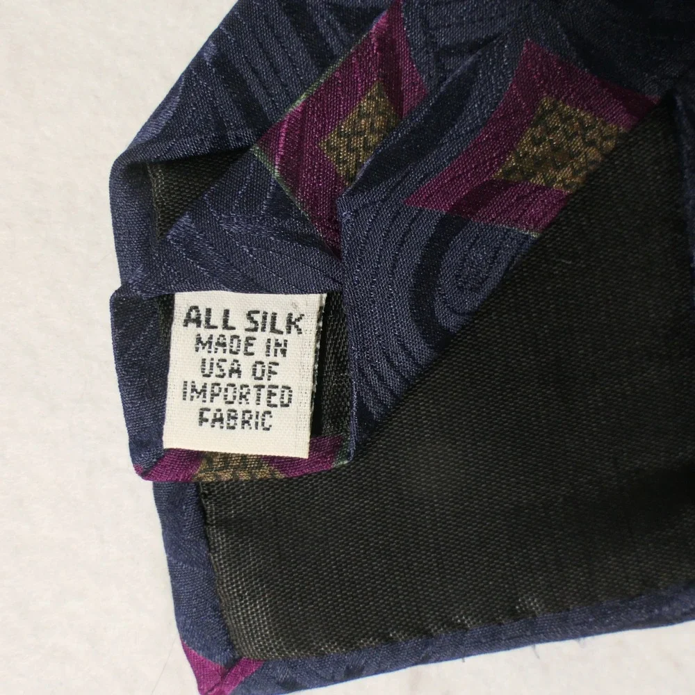 Hunting Horn Mens Necktie OS Navy Magenta 100% Silk Geometric Professional